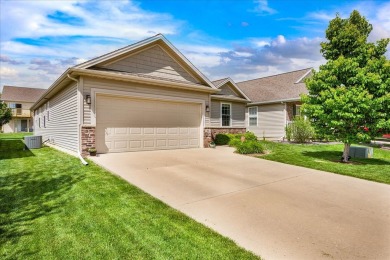 Outstanding 3 bedroom / 3 bath home in Wittenberg Woods on Prairie Vista Golf Course in Illinois - for sale on GolfHomes.com, golf home, golf lot