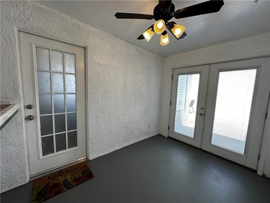 Come check out this very cute, furnished 3 bedroom 2 bathroom on Cerbat Cliffs Golf Course in Arizona - for sale on GolfHomes.com, golf home, golf lot