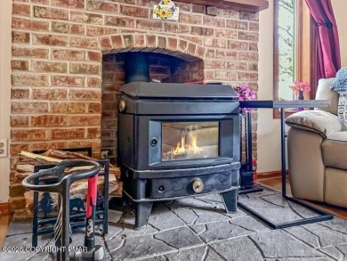 This stunning 3 bedroom 2 ful bath contemporary home W/ LOW on Pocono Farms Country Club in Pennsylvania - for sale on GolfHomes.com, golf home, golf lot