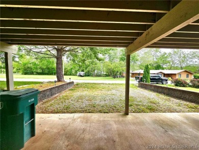 This home features 3 bedroom 2 bathroom, a huge deck that offers on Lake Valley Country Club in Missouri - for sale on GolfHomes.com, golf home, golf lot