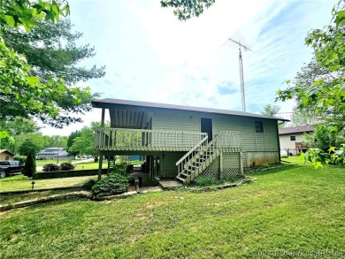 This home features 3 bedroom 2 bathroom, a huge deck that offers on Lake Valley Country Club in Missouri - for sale on GolfHomes.com, golf home, golf lot