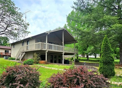 This home features 3 bedroom 2 bathroom, a huge deck that offers on Lake Valley Country Club in Missouri - for sale on GolfHomes.com, golf home, golf lot