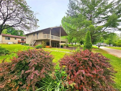 This home features 3 bedroom 2 bathroom, a huge deck that offers on Lake Valley Country Club in Missouri - for sale on GolfHomes.com, golf home, golf lot