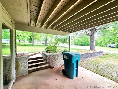 This home features 3 bedroom 2 bathroom, a huge deck that offers on Lake Valley Country Club in Missouri - for sale on GolfHomes.com, golf home, golf lot