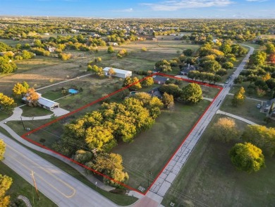 Welcome to a spacious and stunning home on 2.68 Acres with no on Heritage Ranch Golf and Country Club in Texas - for sale on GolfHomes.com, golf home, golf lot