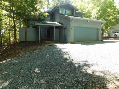 This charming and immaculate home is located on a cul-de-sac on Lake Monticello Golf Course in Virginia - for sale on GolfHomes.com, golf home, golf lot
