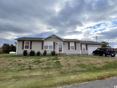 This charming 3 bedroom, 2 bath home is located 5 minutes from on Arrowhead Golf Club in Kentucky - for sale on GolfHomes.com, golf home, golf lot