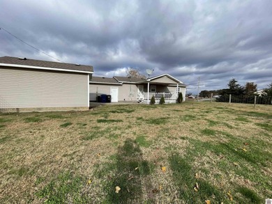 This charming 3 bedroom, 2 bath home is located 5 minutes from on Arrowhead Golf Club in Kentucky - for sale on GolfHomes.com, golf home, golf lot