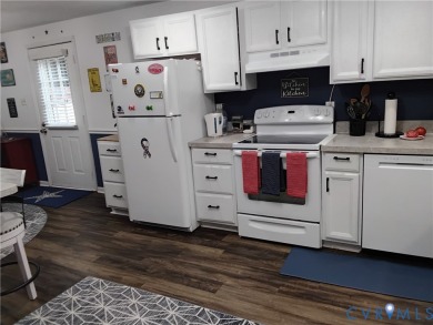 ONE STORY LIVING AT IT'S BEST - THIS ADORABLE HOME IS TRULY A * on Pendleton Golf Club in Virginia - for sale on GolfHomes.com, golf home, golf lot