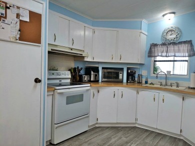 Private 2BR/2BA Home on Oversized Lot | Quiet Cul-de-Sac | on Rolling Greens Executive Golf Community in Florida - for sale on GolfHomes.com, golf home, golf lot