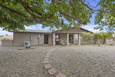 Welcome to your charming retreat on a peaceful cul-de-sac! This on Tierra Del Sol Golf Course in New Mexico - for sale on GolfHomes.com, golf home, golf lot