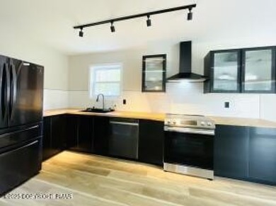 **2 LOTS IN 1! ** 0.5 acre! 
FURNISHED!!
SHORT-TERM-RENTALS on Pocono Farms Country Club in Pennsylvania - for sale on GolfHomes.com, golf home, golf lot