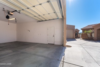 The perfect set up! Beautiful condo with an oversized, 2 car on London Bridge Golf Course in Arizona - for sale on GolfHomes.com, golf home, golf lot