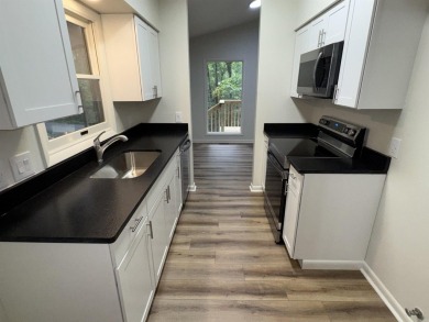 UPDATED: 2 bed 2 bath plus office. New roof, flooring, cabinets on Cortez Golf Course in Arkansas - for sale on GolfHomes.com, golf home, golf lot