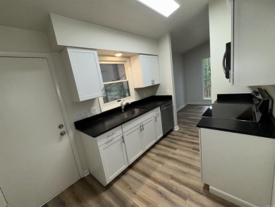 UPDATED: 2 bed 2 bath plus office. New roof, flooring, cabinets on Cortez Golf Course in Arkansas - for sale on GolfHomes.com, golf home, golf lot