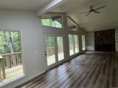UPDATED: 2 bed 2 bath plus office. New roof, flooring, cabinets on Cortez Golf Course in Arkansas - for sale on GolfHomes.com, golf home, golf lot