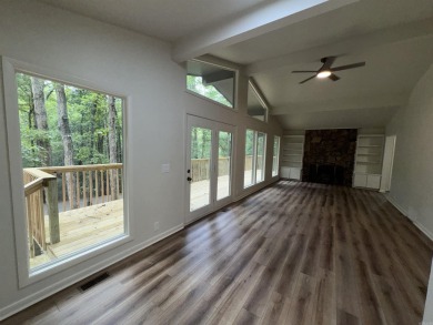 UPDATED: 2 bed 2 bath plus office. New roof, flooring, cabinets on Cortez Golf Course in Arkansas - for sale on GolfHomes.com, golf home, golf lot