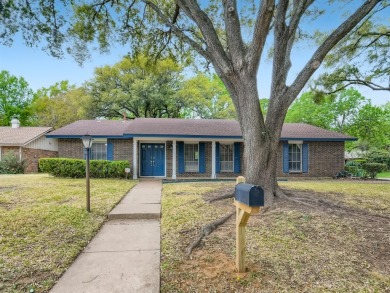 Well-maintained, clean, and move-in ready 3 bedroom in beautiful on Shady Valley Golf Club in Texas - for sale on GolfHomes.com, golf home, golf lot