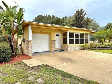 Check out this charming home located in the Historic District of on Babe Zaharias Golf Course in Florida - for sale on GolfHomes.com, golf home, golf lot