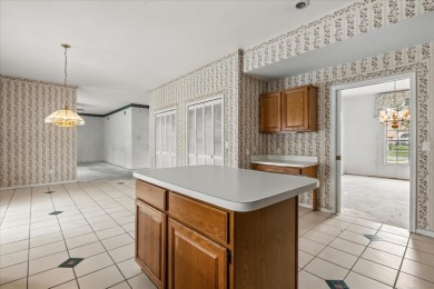 **SELLER IS PREPARED TO REPLACE THE ROOF PRIOR TO CLOSING** on Eastwood Golf Club in Florida - for sale on GolfHomes.com, golf home, golf lot