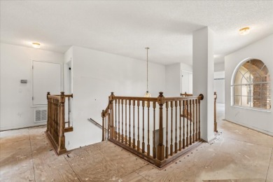 **SELLER IS PREPARED TO REPLACE THE ROOF PRIOR TO CLOSING** on Eastwood Golf Club in Florida - for sale on GolfHomes.com, golf home, golf lot