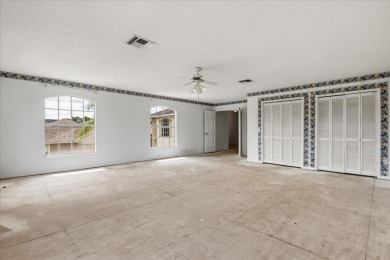 **SELLER IS PREPARED TO REPLACE THE ROOF PRIOR TO CLOSING** on Eastwood Golf Club in Florida - for sale on GolfHomes.com, golf home, golf lot