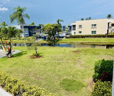 WOW! REMODELED, CORNER, 2 BEDROOM, 2 BATH STYLISHLY FURNISHED on Kings Point Golf -Flanders Way in Florida - for sale on GolfHomes.com, golf home, golf lot
