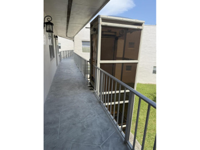 WOW! REMODELED, CORNER, 2 BEDROOM, 2 BATH STYLISHLY FURNISHED on Kings Point Golf -Flanders Way in Florida - for sale on GolfHomes.com, golf home, golf lot