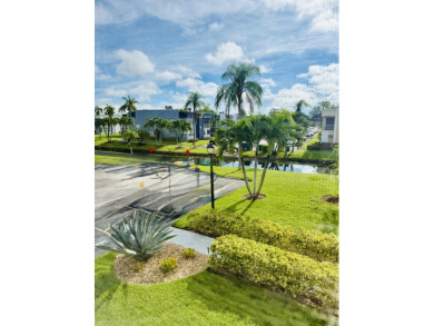 WOW! REMODELED, CORNER, 2 BEDROOM, 2 BATH STYLISHLY FURNISHED on Kings Point Golf -Flanders Way in Florida - for sale on GolfHomes.com, golf home, golf lot