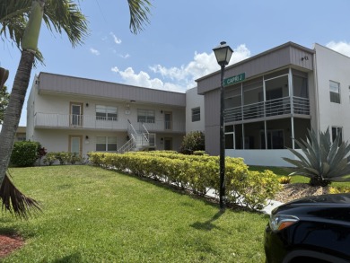 WOW! REMODELED, CORNER, 2 BEDROOM, 2 BATH STYLISHLY FURNISHED on Kings Point Golf -Flanders Way in Florida - for sale on GolfHomes.com, golf home, golf lot
