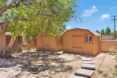 ***Gorgeous Ranch-Style Pool Home on the Apple Valley Golf on Apple Valley Country Club in California - for sale on GolfHomes.com, golf home, golf lot
