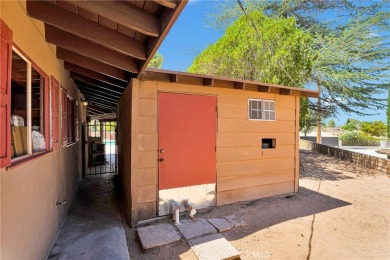 ***Gorgeous Ranch-Style Pool Home on the Apple Valley Golf on Apple Valley Country Club in California - for sale on GolfHomes.com, golf home, golf lot