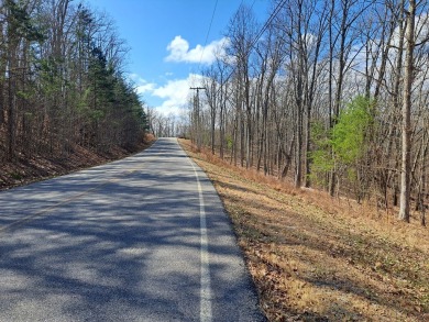 Discover this beautiful 1.18-acre lotwith a gentle slope, ideal on Heatherhurst Golf Course in Tennessee - for sale on GolfHomes.com, golf home, golf lot