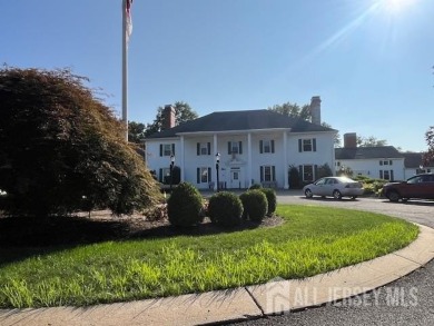 Welcome to this inviting end-unit ranch-style 2 bedroom, 1 bath on Rossmoor Golf Club in New Jersey - for sale on GolfHomes.com, golf home, golf lot