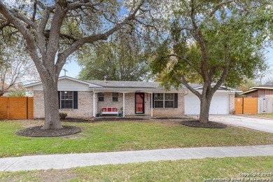 This charming 3-bedroom, 2-bathroom home offers 1,634 square on Oak Hills Country Club in Texas - for sale on GolfHomes.com, golf home, golf lot