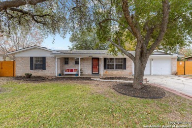 This charming 3-bedroom, 2-bathroom home offers 1,634 square on Oak Hills Country Club in Texas - for sale on GolfHomes.com, golf home, golf lot