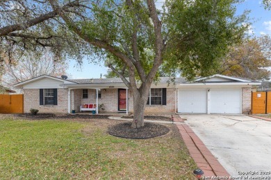 This charming 3-bedroom, 2-bathroom home offers 1,634 square on Oak Hills Country Club in Texas - for sale on GolfHomes.com, golf home, golf lot