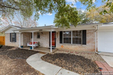 This charming 3-bedroom, 2-bathroom home offers 1,634 square on Oak Hills Country Club in Texas - for sale on GolfHomes.com, golf home, golf lot