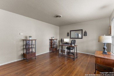 This charming 3-bedroom, 2-bathroom home offers 1,634 square on Oak Hills Country Club in Texas - for sale on GolfHomes.com, golf home, golf lot