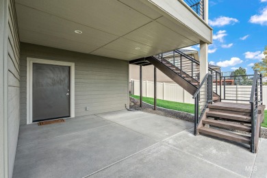 Spacious and thoughtfully designed, this 4-bedroom, 3.5-bath on Hunters Point Golf Club in Idaho - for sale on GolfHomes.com, golf home, golf lot