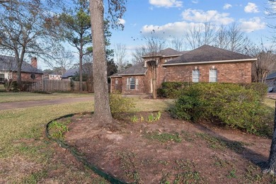 Wonderful Southern Trace home, located walking distance to on Southern Trace Country Club in Louisiana - for sale on GolfHomes.com, golf home, golf lot