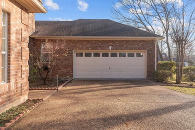 Wonderful Southern Trace home, located walking distance to on Southern Trace Country Club in Louisiana - for sale on GolfHomes.com, golf home, golf lot