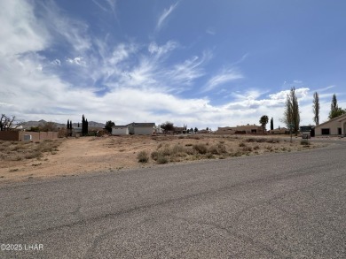 Large corner lot in golf course community of Valle Vista. Level on Valle Vista Golf Course in Arizona - for sale on GolfHomes.com, golf home, golf lot