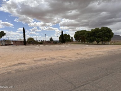 Large corner lot in golf course community of Valle Vista. Level on Valle Vista Golf Course in Arizona - for sale on GolfHomes.com, golf home, golf lot