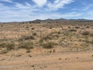 A must See! This 12,197 sq ft commercial lot Valle Vista is just on Valle Vista Golf Course in Arizona - for sale on GolfHomes.com, golf home, golf lot