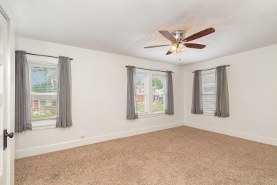 Welcome to this charming 2-bedroom, 1-bath home in the heart of on Twin Oaks Golf and Plantation Club in Kentucky - for sale on GolfHomes.com, golf home, golf lot