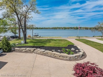Spectacular Lakefront Living on All-Sports Silver Lake!
Welcome on Moose Ridge Golf Course in Michigan - for sale on GolfHomes.com, golf home, golf lot