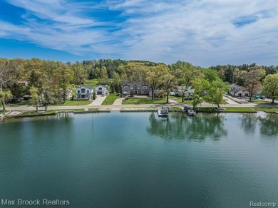 Spectacular Lakefront Living on All-Sports Silver Lake!
Welcome on Moose Ridge Golf Course in Michigan - for sale on GolfHomes.com, golf home, golf lot