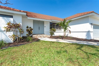 Beauitifully updated 3BR/2BA ranch home in Cape Haze Windward in on Rotonda Golf and Country Club The Links Course in Florida - for sale on GolfHomes.com, golf home, golf lot