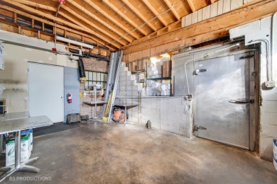 GREAT OPPORTUNITY TO START YOUR OWN BUSINESS WITH THIS WELL on Fresh Meadow Golf Club in Illinois - for sale on GolfHomes.com, golf home, golf lot